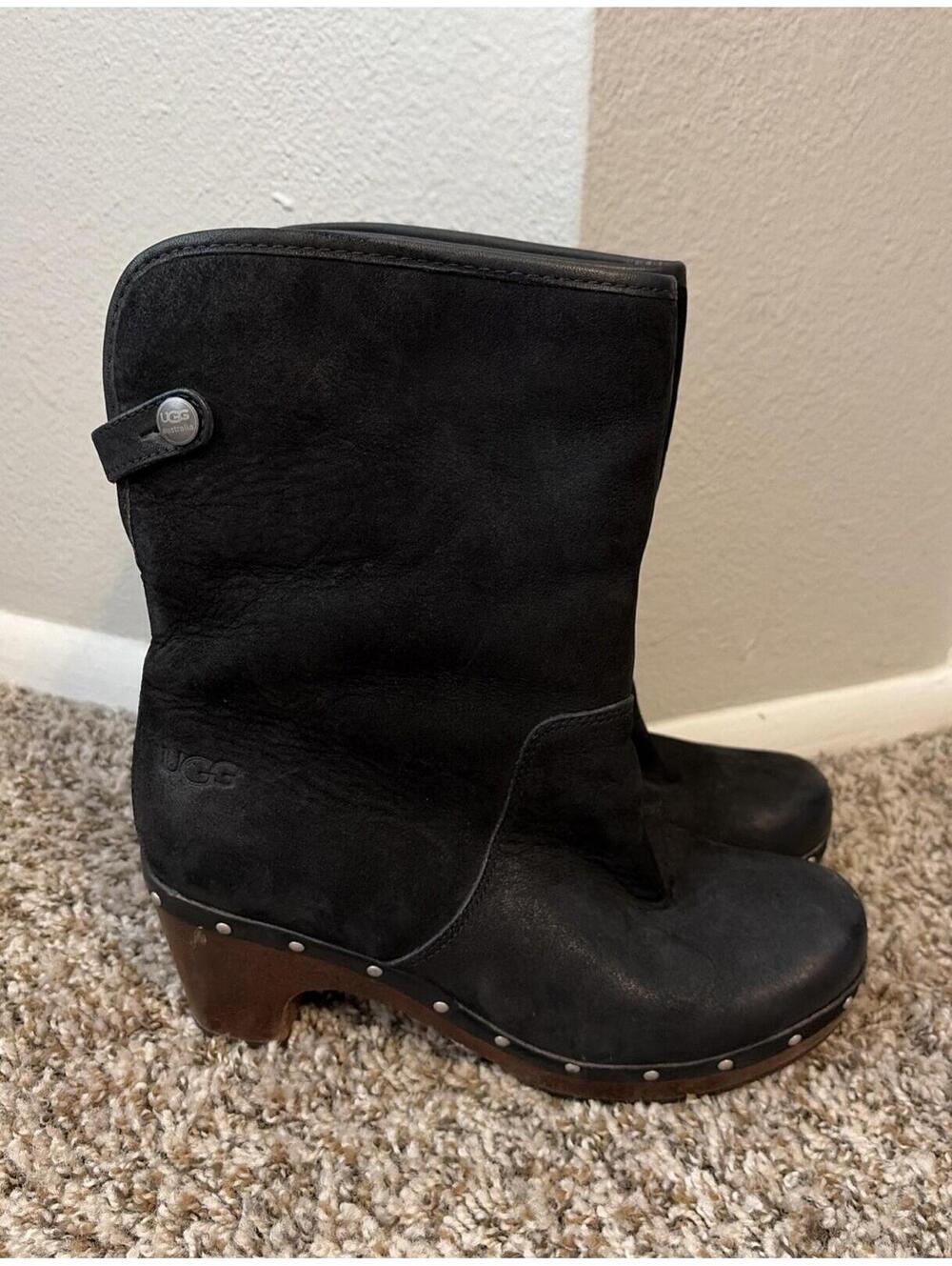 UGG Lynnea 3207 Sheepskin Pull-On Studded Leather Platform Heel Boots Women's 7